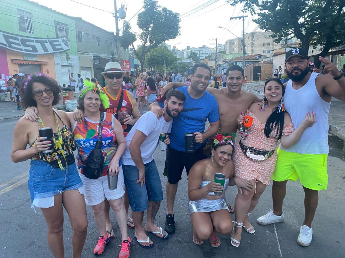 Daniel de Brito e os amigos aproveitaram a tranquilidade no Sagrada Família (Bernardo Haddad / Hoje em Dia)