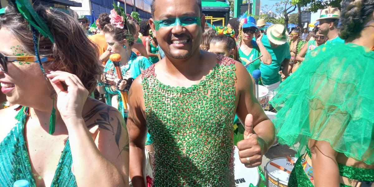 O instrutor de autoescola contou que demorou quatro dias para finalizar a criativa fantasia (Michael Martins / Hoje em Dia)