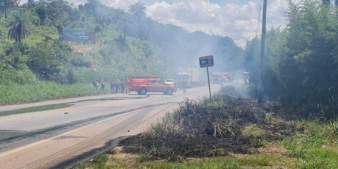 Trânsito ficou fechado por mais de 4h na BR-381 (Divulgação / CBMMG)