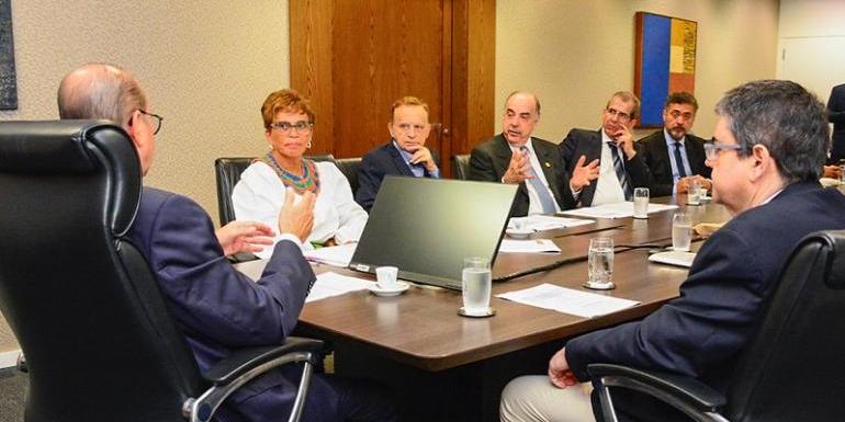 Presidente do TJMG, José Arthur Filho, recebeu prefeitos e representantes municipais
(Riva Moreira / TJMG)