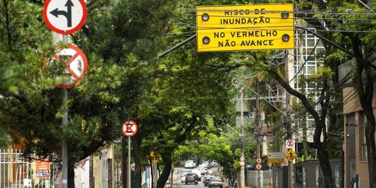 Dispositivo foi instalado na rua Joaquim Murtinho, entre as ruas Paulo Afonso e Marquês de Maricá (PBH/Divulgação)