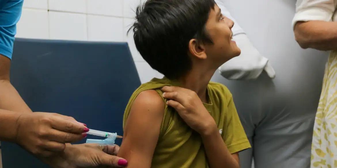 Vacinação de crianças começou em alguns municípios do país na semana passada; em Minas, doses chegaram na quinta-feira  (Fabio Rodrigues-Pozzebom/ Agência Brasil)