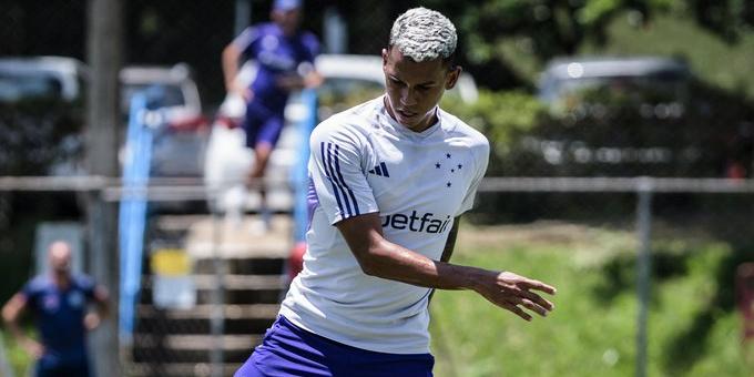 Fernando Henrique se recupera de lesão e inicia preparação física na Toca da Raposa II (Reprodução/ Cruzeiro)