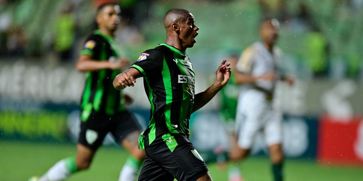 Juninho destaca futebol do América contra o Atlético (Mourão Panda / América)