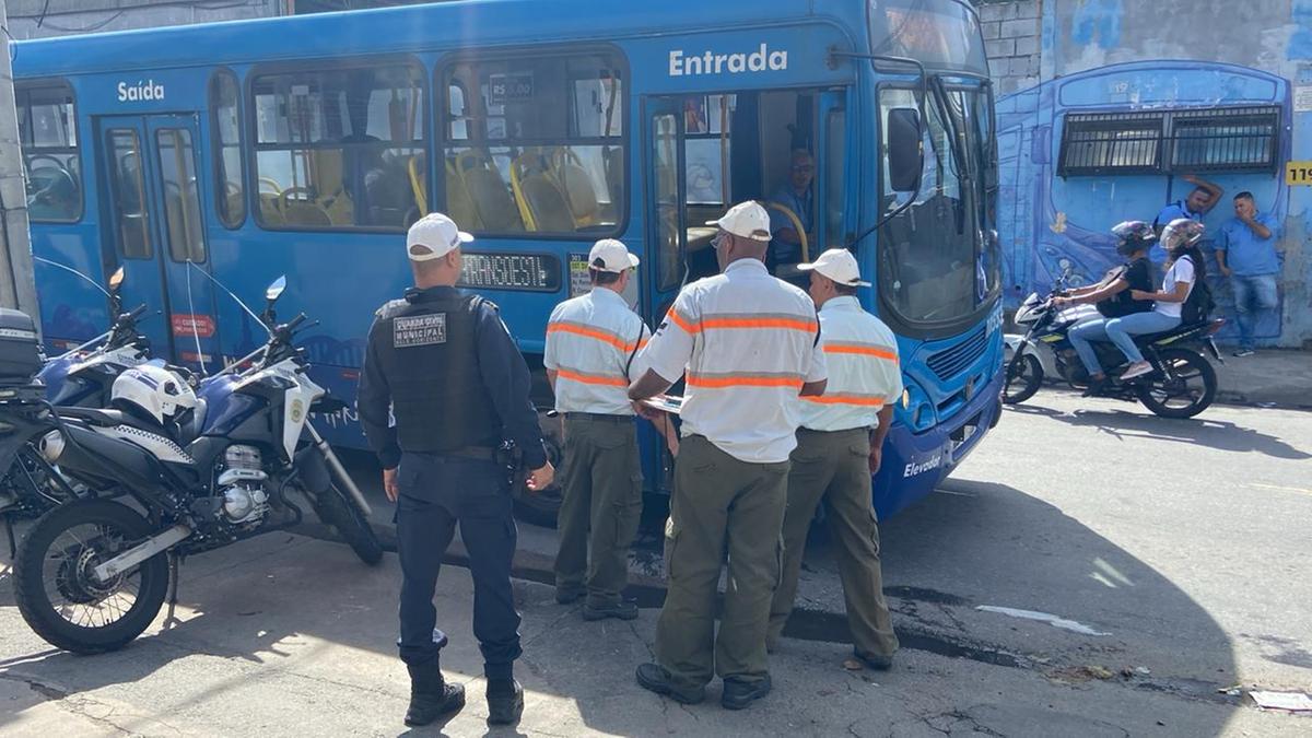 Tolerância zero: Sumob fiscaliza ônibus na região do Barreiro em BH. Pelo  menos quatro coletivos foram recolhidos - Rádio CDL FM - 102,9