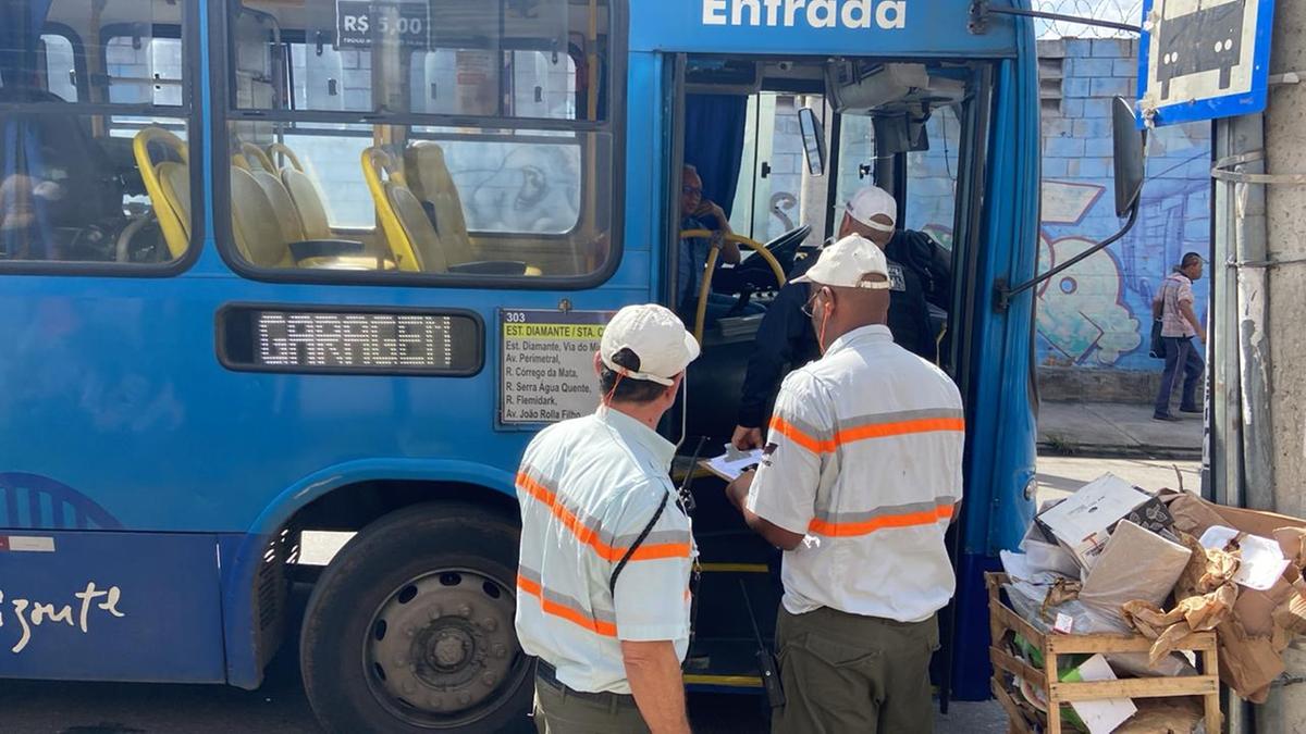 Tolerância zero: Sumob fiscaliza ônibus na região do Barreiro em BH. Pelo  menos quatro coletivos foram recolhidos - Rádio CDL FM - 102,9