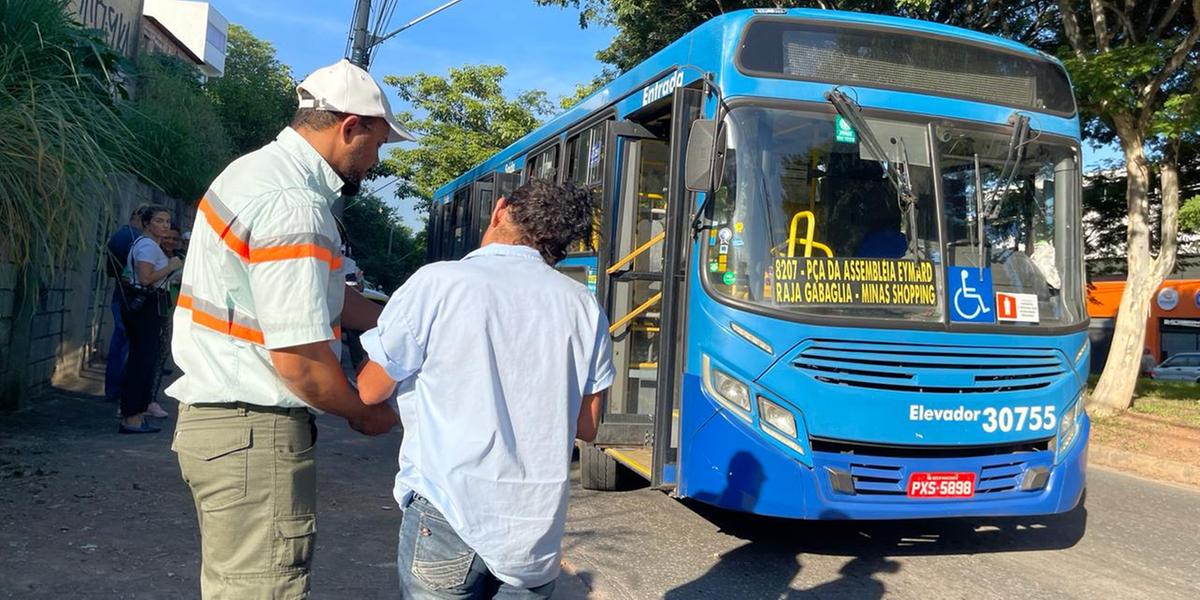 Fiscalização ônibus BH (Valéria Marques / Hoje em Dia)