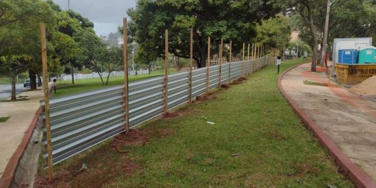 Reforma completa da Praça do Papa compreende a demolição de todo piso, que será refeito seguindo o mesmo desenho e cores do original (Rogério França / PBH)