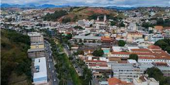 Policiais civis cumpriram mandado de busca e apreensão na casa da família, no bairro Sobradinho (Reprodução / site Prefeitura de Ubá)
