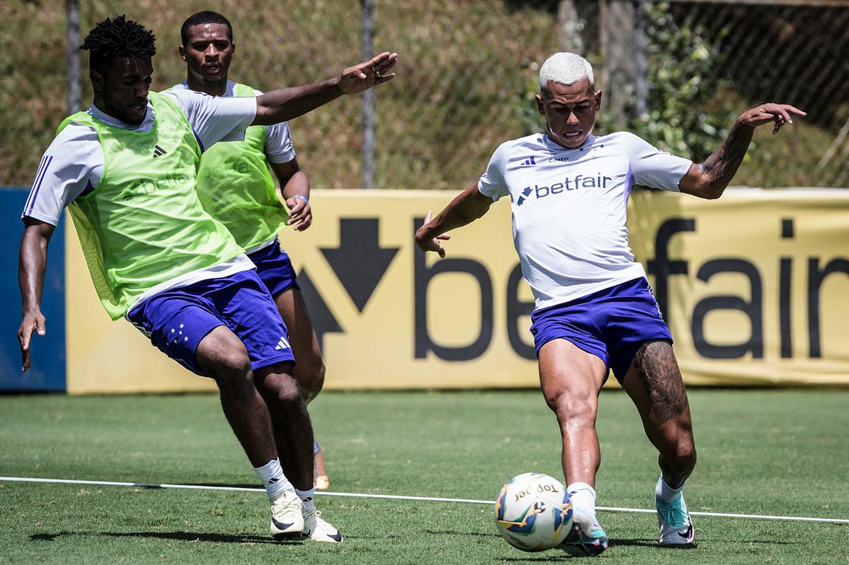 Fernando Henrique voltou a treinar normalmente com o elenco do Cruzeiro (Reprodução/ Cruzeiro)