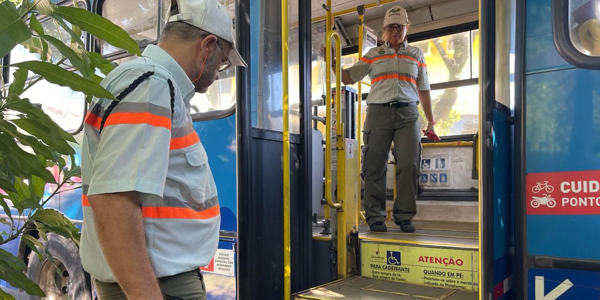 Três dos oito veículos fiscalizados tiveram a AT recolhida por problemas no elevador (Valéria Marques/Hoje em Dia)