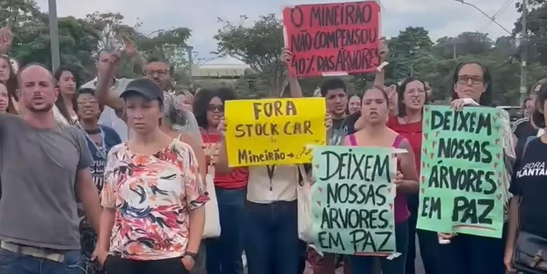 Moradores protestam contra poda de árvores no entorno do Mineirão para realização de evento esportivo (Reprodução / redes sociais)