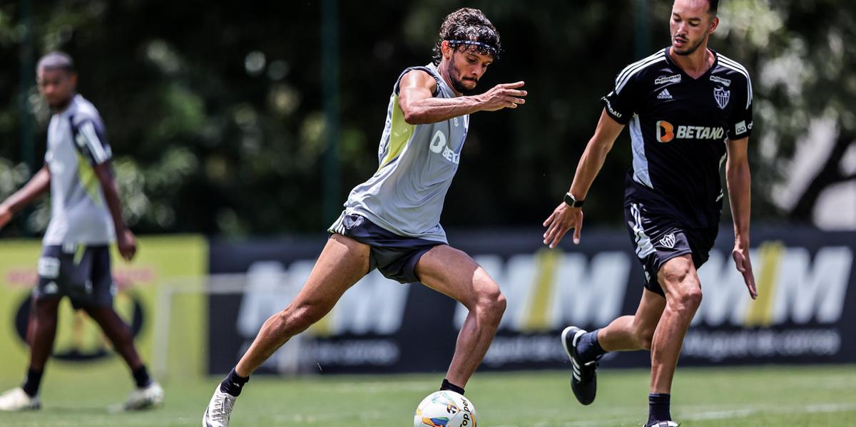 Réver participou dos treinos do Atlético nesta quarta-feira (28) (Pedro Souza/ Atlético)