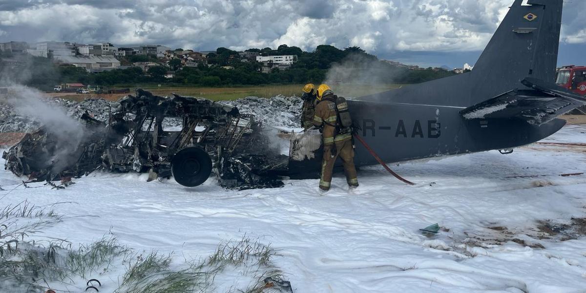 Avião que caiu no Aeroporto da Pampulha (Divulgação / CBMMG)