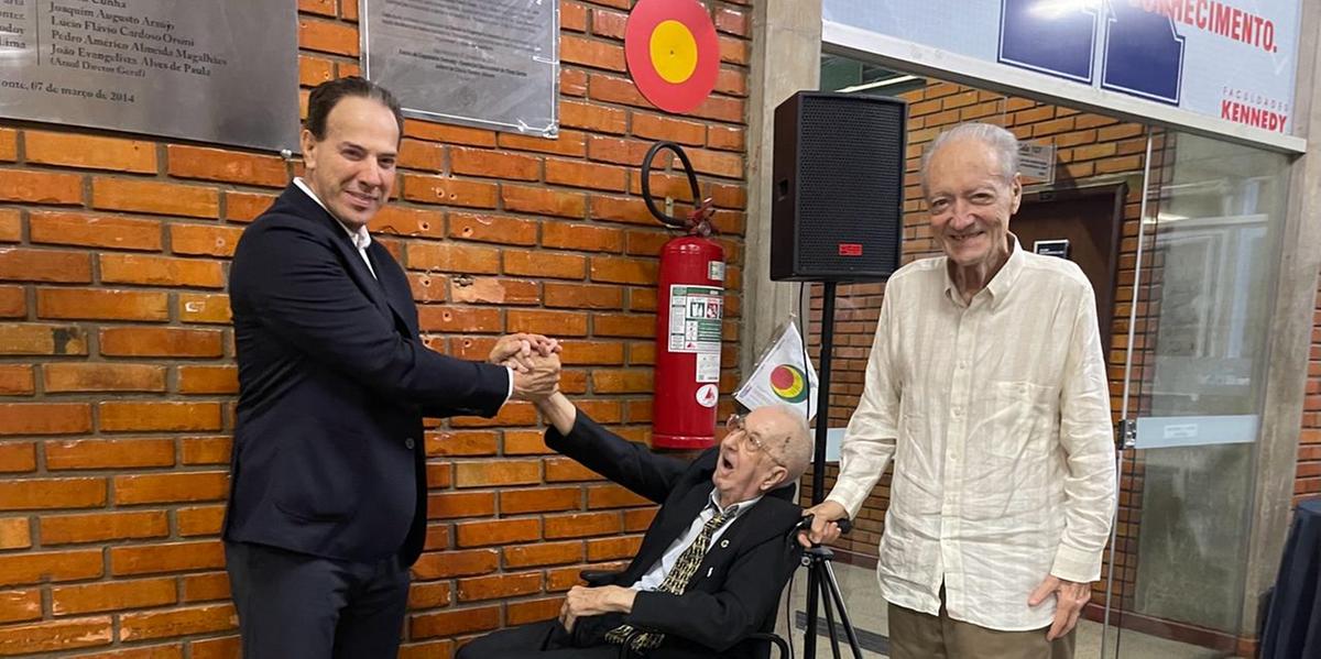 Fundadores da escola, João Evangelista de Paula e Lúcio Flávio Orsini e o parceiro da Kennedy por meio da Soebras, Ruy Muniz (Valéria Marques)