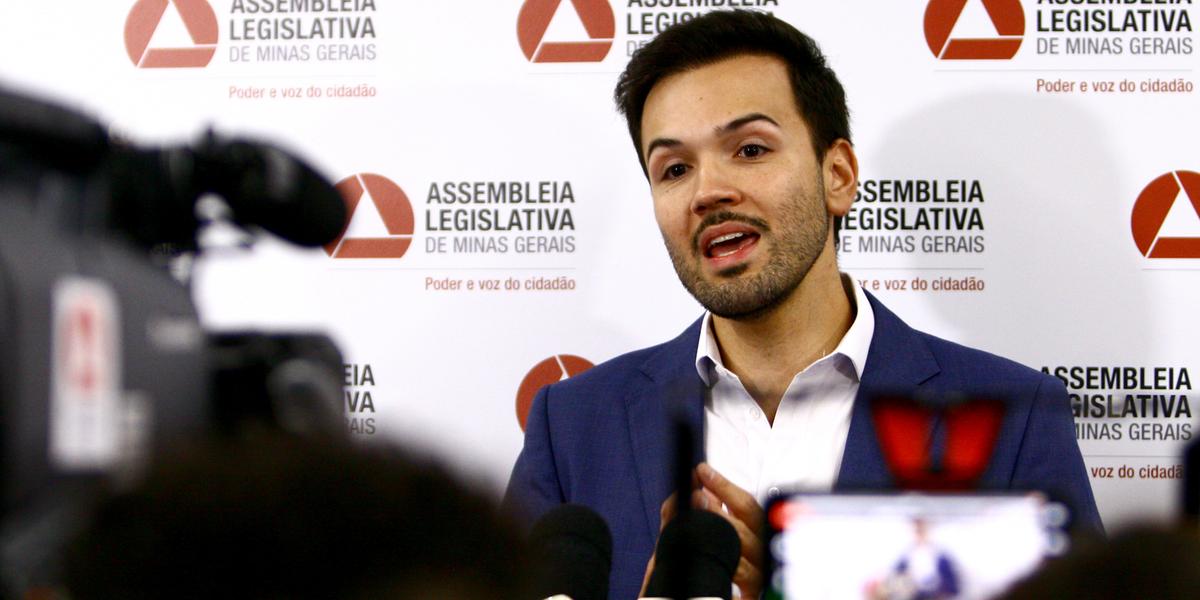 Presidente da Assembleia Legislativa, Tadeu Leite, anuncia cronograma de votação do Propag, com foco na Copasa e projeto que preve repasse de 343 imóveis à União (FOTO: MAURÍCIO VIEIRA / JORNAL HOJE EM DIA)