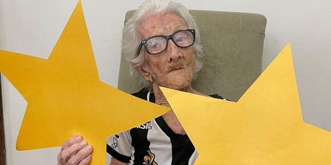 Ana Cândida, a Vovó do Galo, será homenageada na semifinal do Mineiro (Reprodução / Twitter Atlético)