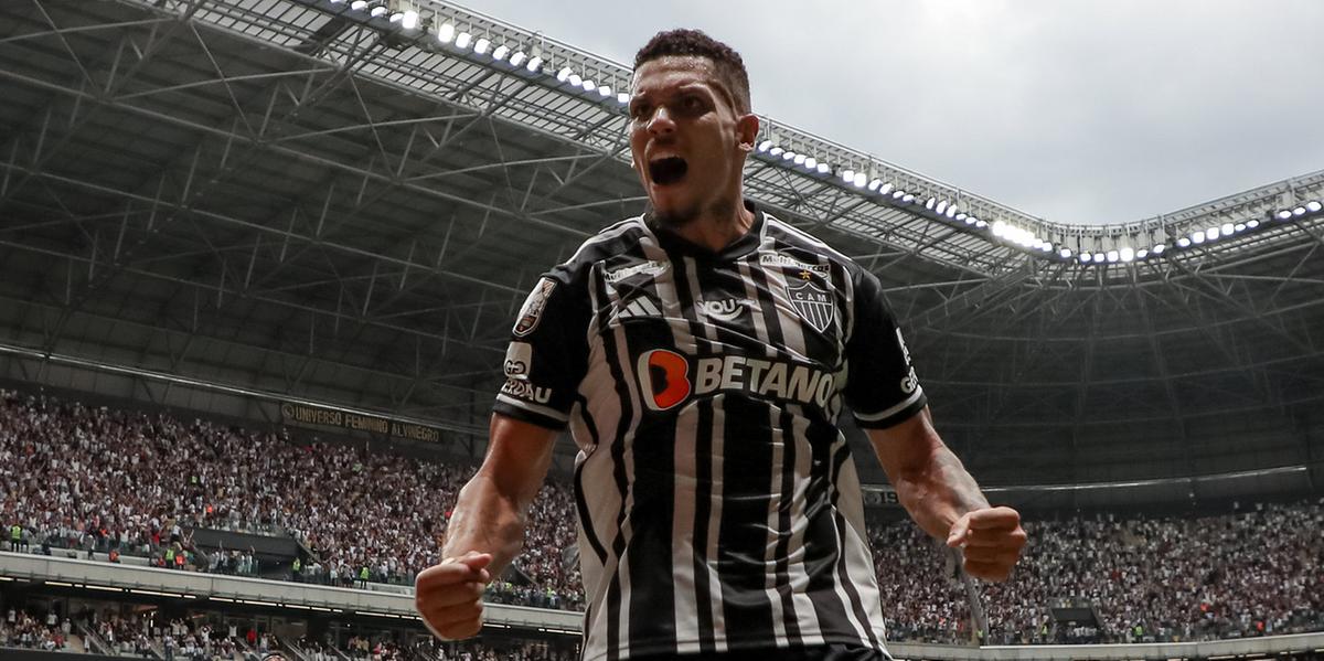 Paulinho celebra fim de jejum de gols na temporada (Pedro Souza / Atlético)