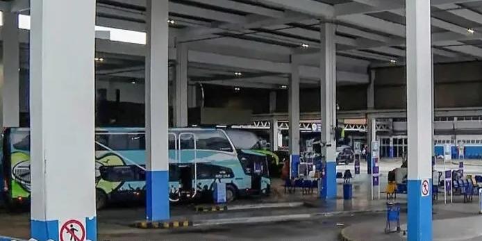 Ônibus que viria para Juiz de Fora foi sequestrado ainda na Rodoviária Novo Rio (Reprodução/Brasil TV)