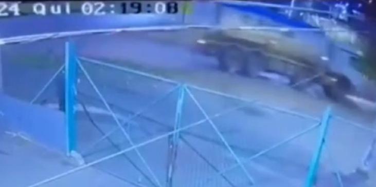 Circuito registra momento da explosão do caminhão de combustível na MGC-262 (Reprodução / Redes Sociais)
