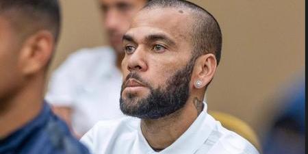 Daniel Alves foi condenado a quatro anos e seis meses de prisão por estupro na Espanha (Reprodução/ Redes Sociais)