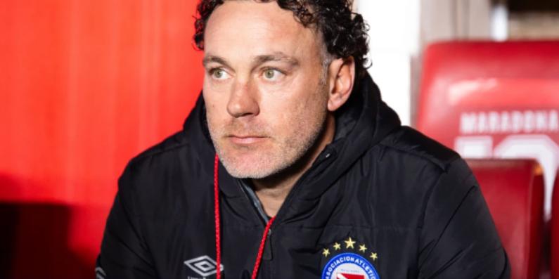 Galo formaliza proposta por Gabriel Milito (Divulgação/ Argentinos Juniors)