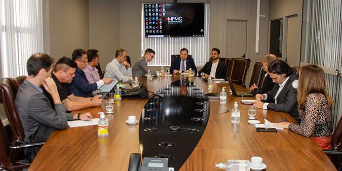 Impactos dos roubos e furtos de cabos de energia e de transmissão de dados foram debatidos em reunião no Ministério Público (MP?Divulgação)