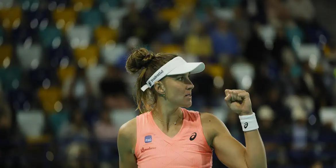 Após superar a francesa Diane Parry por 2 sets a 1, a brasileira de 27 anos terá pela frente a britânica Katie Boulter (Reprodução/ Bia Haddad)