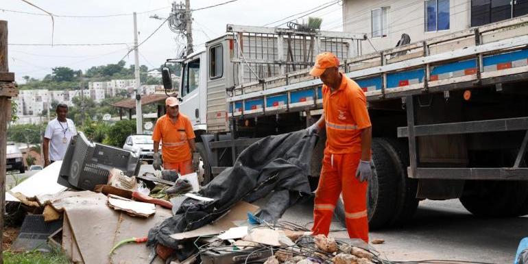 Em 2024 foram feitos 67 mutirões, com o recolhimento de mais de 221 toneladas de resíduos (Amira Hissa/ PBH)