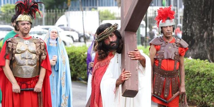 A encenação teatral da Paixão de Cristo irá percorrer trechos do Circuito Liberdade até chegar à Igreja da Boa Viagem (Leo Bicalho/ Secult)