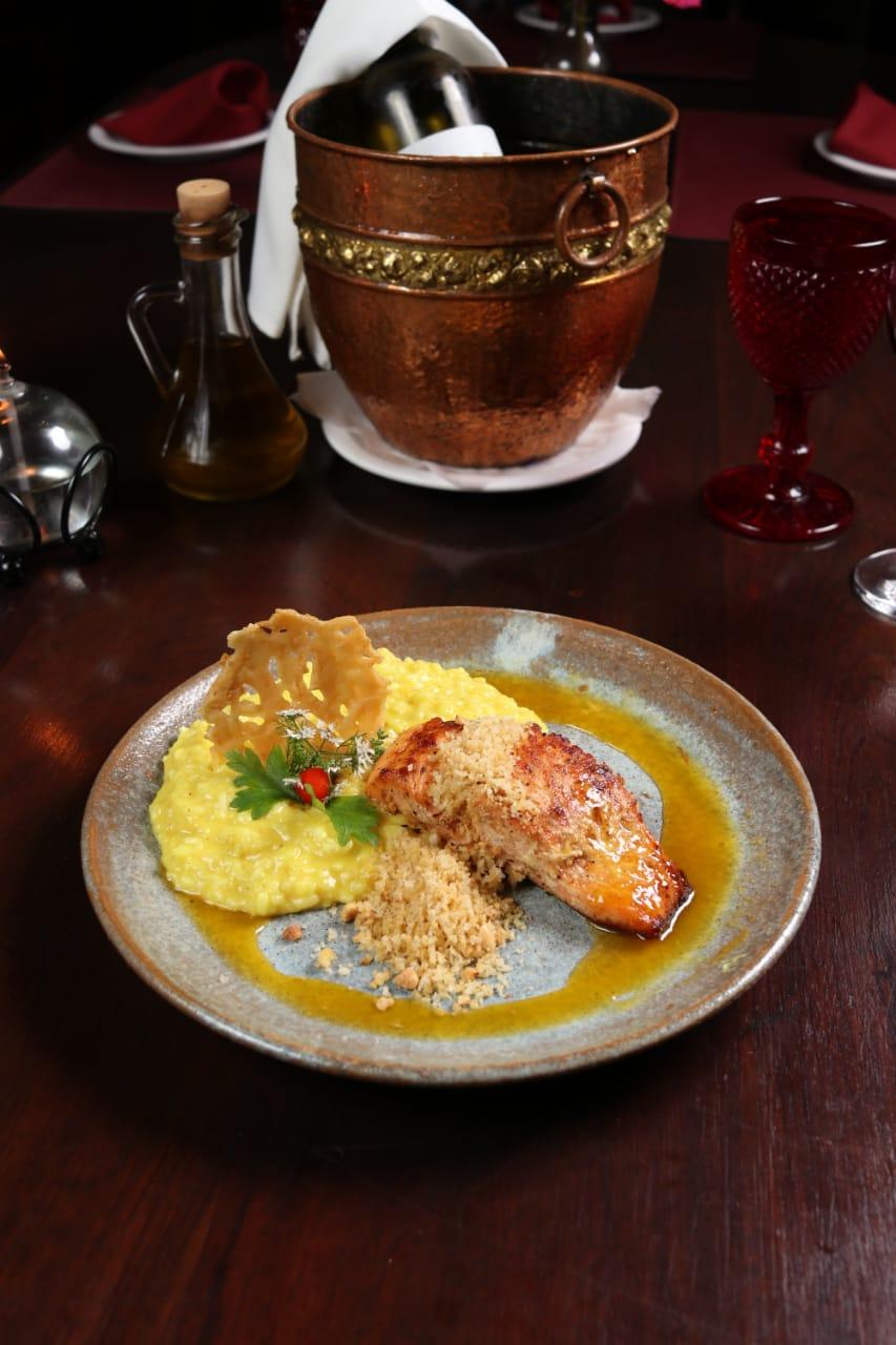 Restaurantes e cafés locais preparam-se para oferecer pratos típicos da época, com destaque para frutos do mar e peixes, especialmente a tilápia, cultivada na região (Lamarck Andrade)