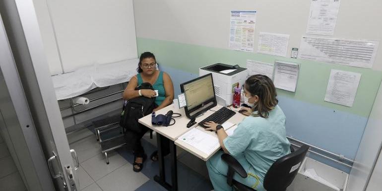 Unidades estarão preparadas para atender pessoas com sintomas de dengue, chikungunya e zika e, também para vacinar crianças de 10 a 14 anos contra dengue na sexta. Na sexta e no fim de semana não haverá vacinação (Amira Hissa /PBH)