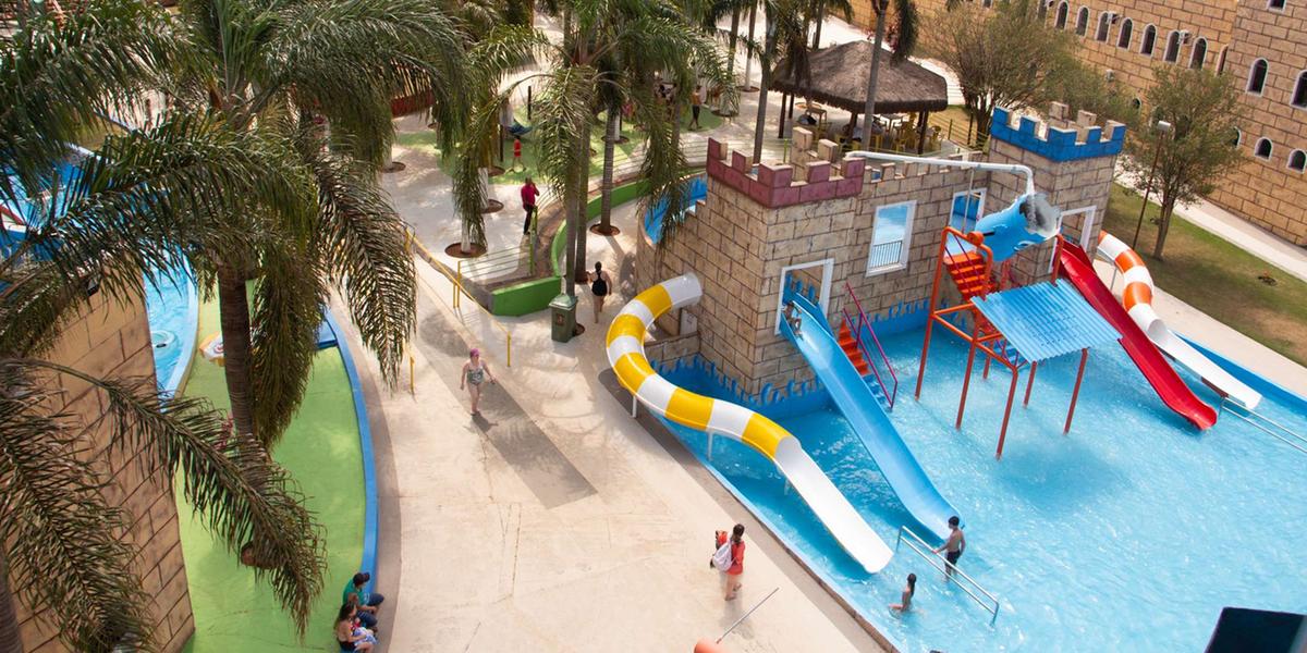 Descidas radicais vão agradar aqueles em busca de descargas de adrenalina (Divulgação / Castelo Park Aquático)