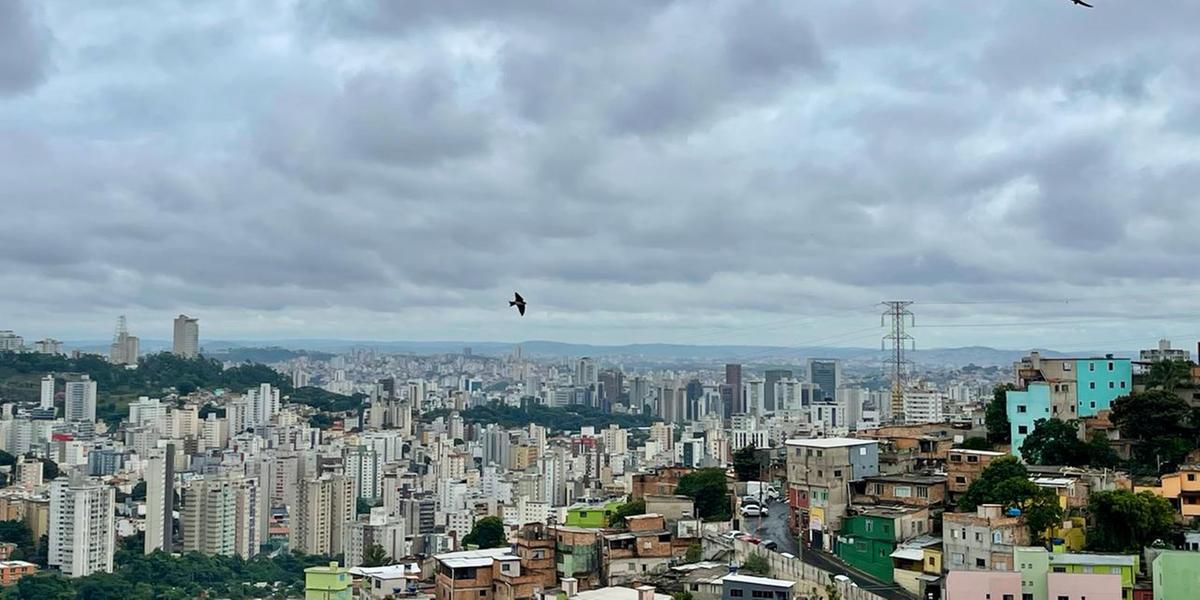 BH amanheceu nublada, com muitas nuvens. (Valéria Marques/Hoje em Dia)