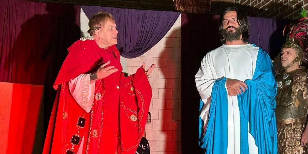 Paixão de Cristo é encenada na Praça da Liberdade (Reprodução / CENARC BH)