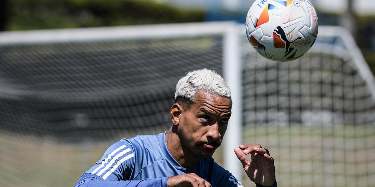 Cruzeiro inicia atividades com a bola que será usada na Sul-Americana (Gustavo Aleixo / Cruzeiro)
