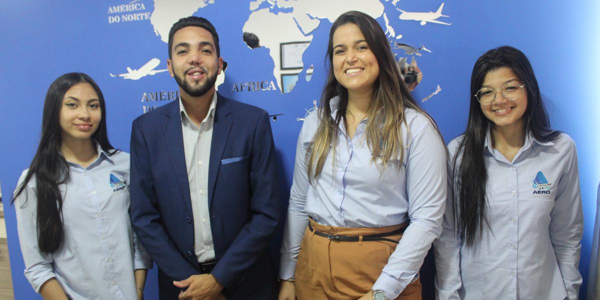 Matheus Aquino e Joseane Azevedo (ao centro): além dos serviços oferecidos, a Aero Service conta com um ponto de apoio exclusivo para os clientes do Meet & Assist (Divulgação / Aero Service)