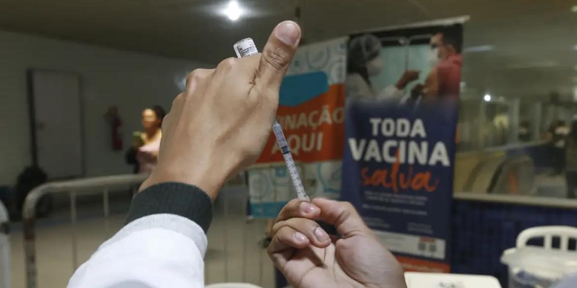 Ministério da Saúde orienta população que faz parte dos grupos prioritários a procurar os postos de saúde para receber a imunização contra influenza (Paulo Pinto/ Agência Brasil)