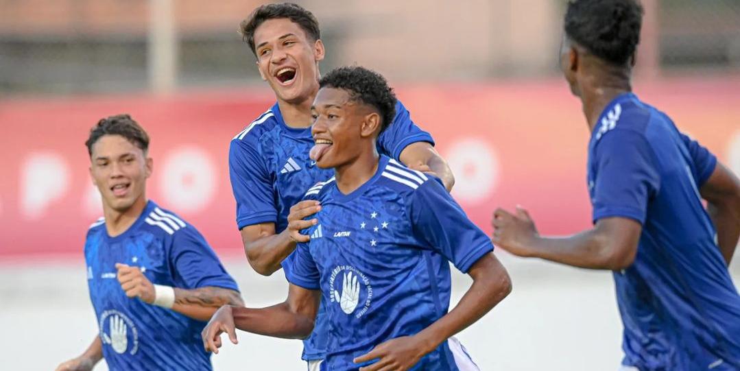 Cruzeiro estreia com vitória no Brasileirão sub-20 (Reprodução Instagram Cruzeiro Base / Foto: Gustavo Rabelo e Gledston Tavares - @bh_foto)