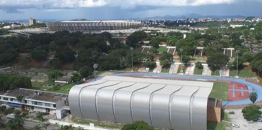 Vista do Centro de Treinamento Esportivo da UFMG, em primeiro plano, com o Mineirão ao fundo (TV UFMG)