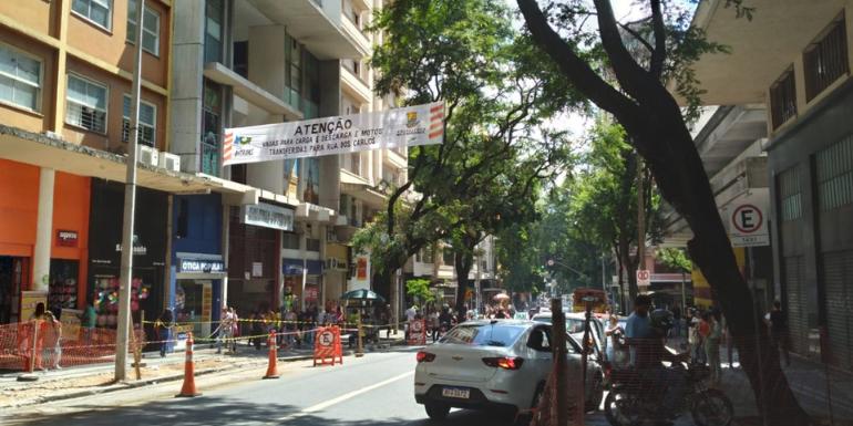 Mudança da área de estacionamento na rua São Paulo está indicada por faixa (Divulgação / PBH)