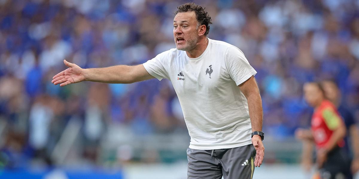 Milito conquista o primeiro título da carreira de treinador (Pedro Sousa /Atlético)