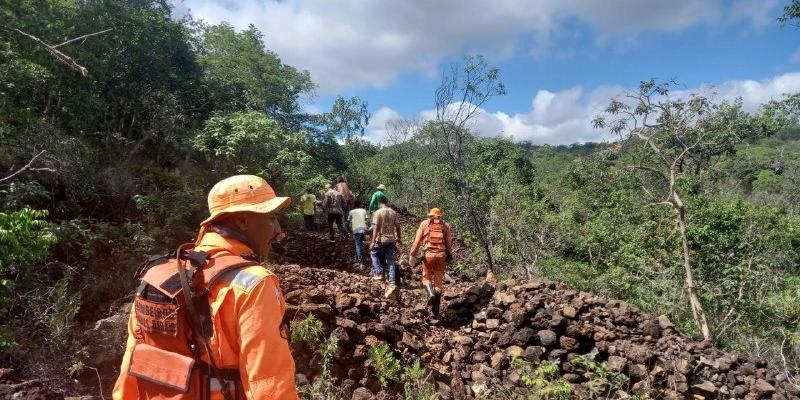 Corpo de Bombeiros contou com o apoio de amigos e familiares do idoso (Divulgação/ CBMG)
