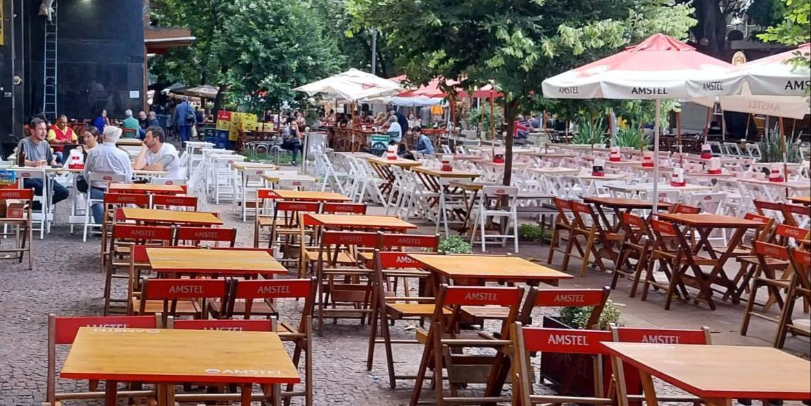Happy hour para poucos: na última sexta-feira, movimento era pequeno de clientes “capital dos bares” (Fernando Michel)