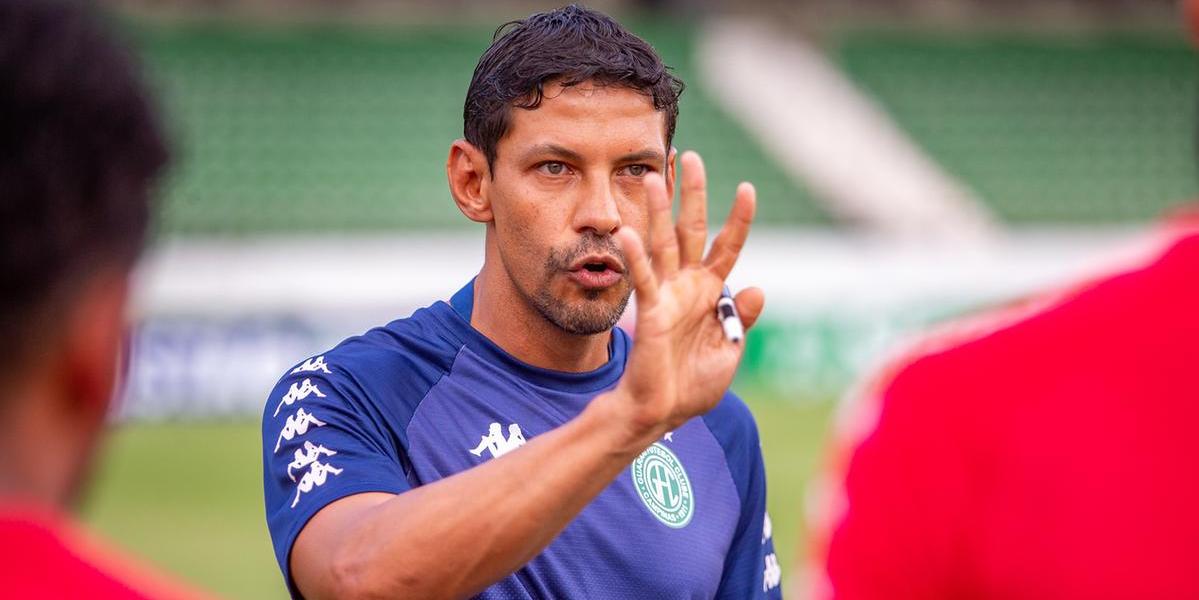 Moisés dirigiu interinamente o Guarani-SP em 2023 (Thomaz Marostegan/Guarani FC)