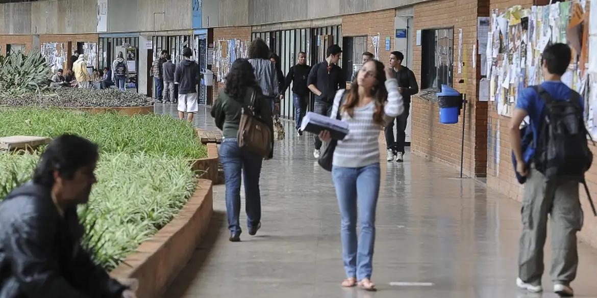 Servidoras e servidores das universidades e institutos federais em greve reivindicam reestruturação de carreiras, além de reajuste salarial e melhores condições de trabalho (Reprodução/ UNB)