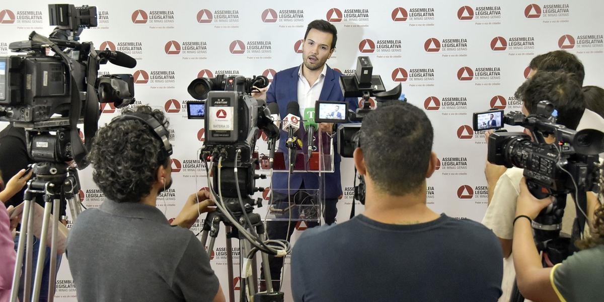 “Esse montante não cabe no orçamento do Estado e pode comprometer a prestação dos serviços públicos”, alertou Tadeu Martins Leite (Willian Dias / ALMG)
