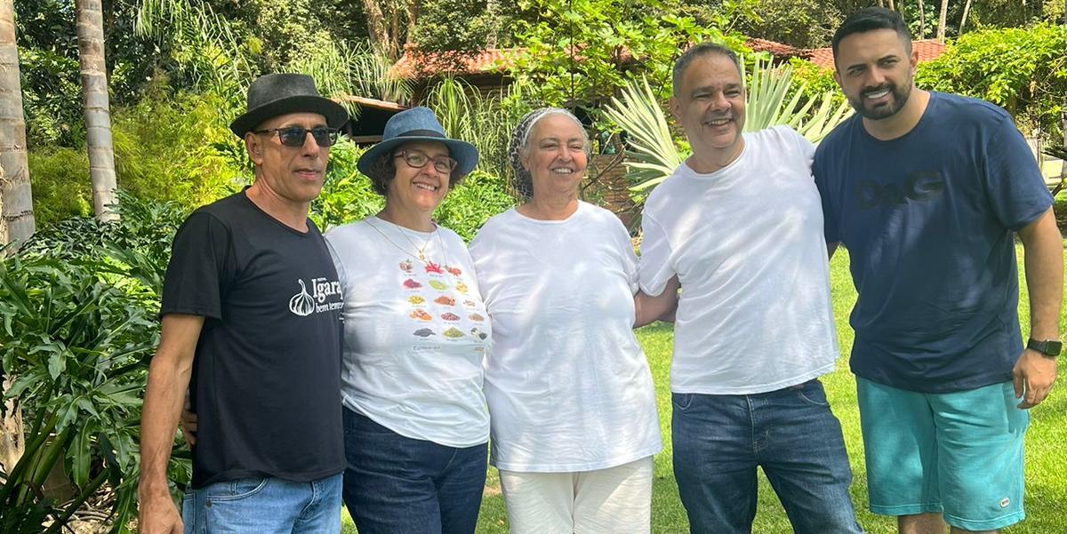 Faculdades Promove e Kennedy fazem ‘tour’ em quintal de mestras do Festival Igarapé Bem Temperado (Gustavo Cunha)