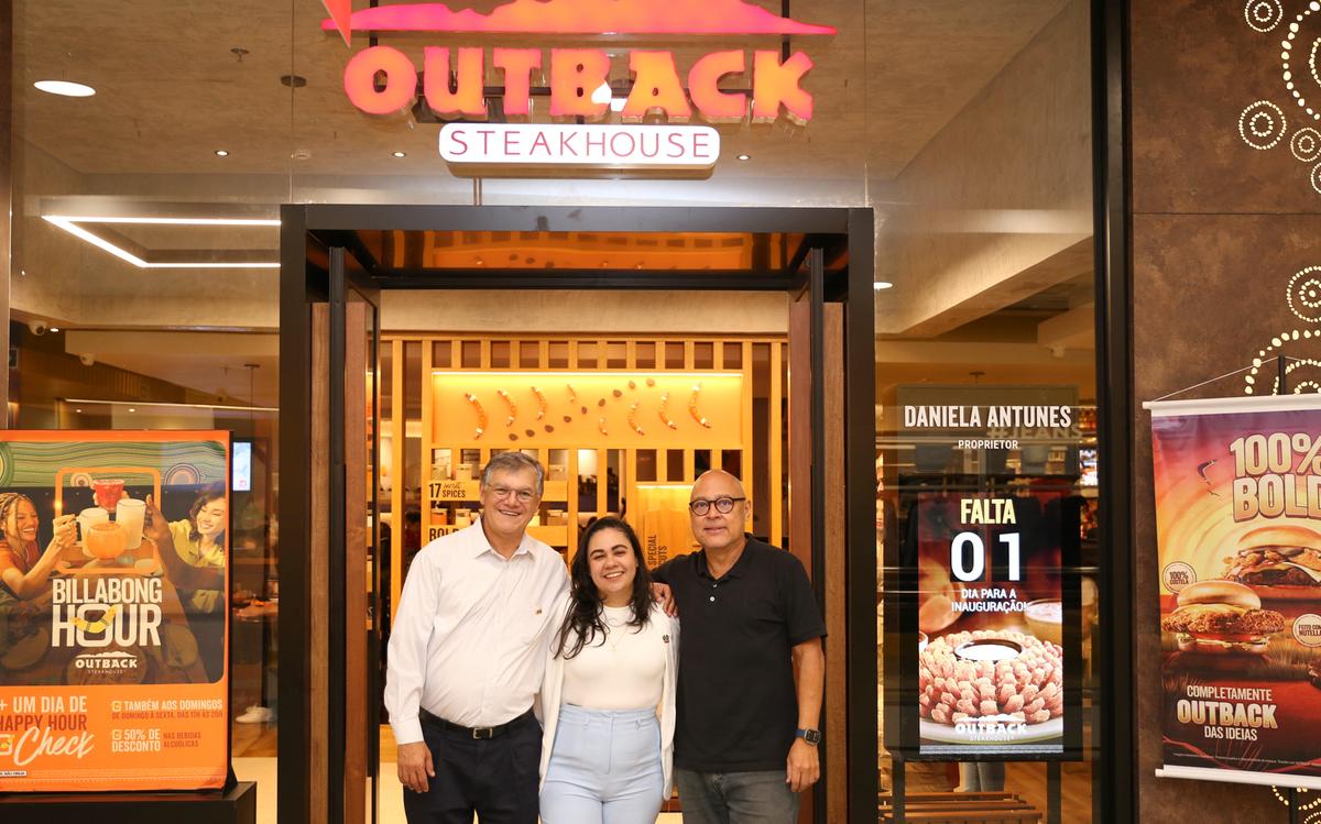No mesmo evento, Flávio Motta, Daniela Antunes, e Nazaré Barros Alves, vice-presiden te sênior na Outback Steakhouse Brasil ()