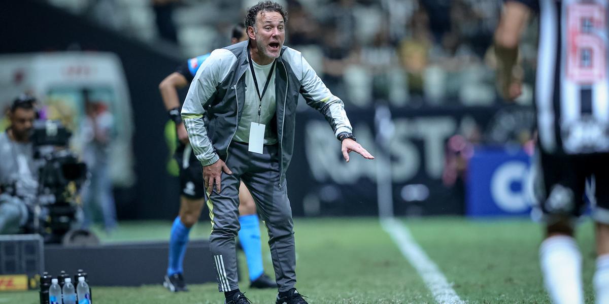 Milito exalta atletas após vitória sobre o Peñarol (Pedro Souza / Atlético)